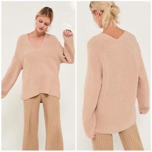 Urban Outfitters tan color v-neck pull over knit ribbed sweater classic size XS